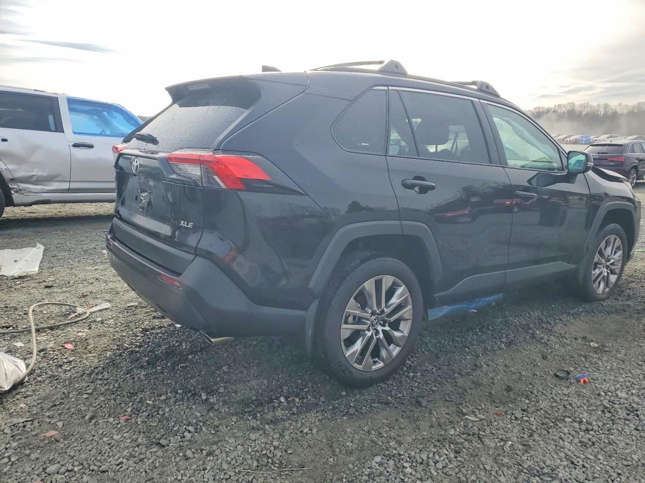 2025 Toyota Rav4 Xle Premium - Image 3