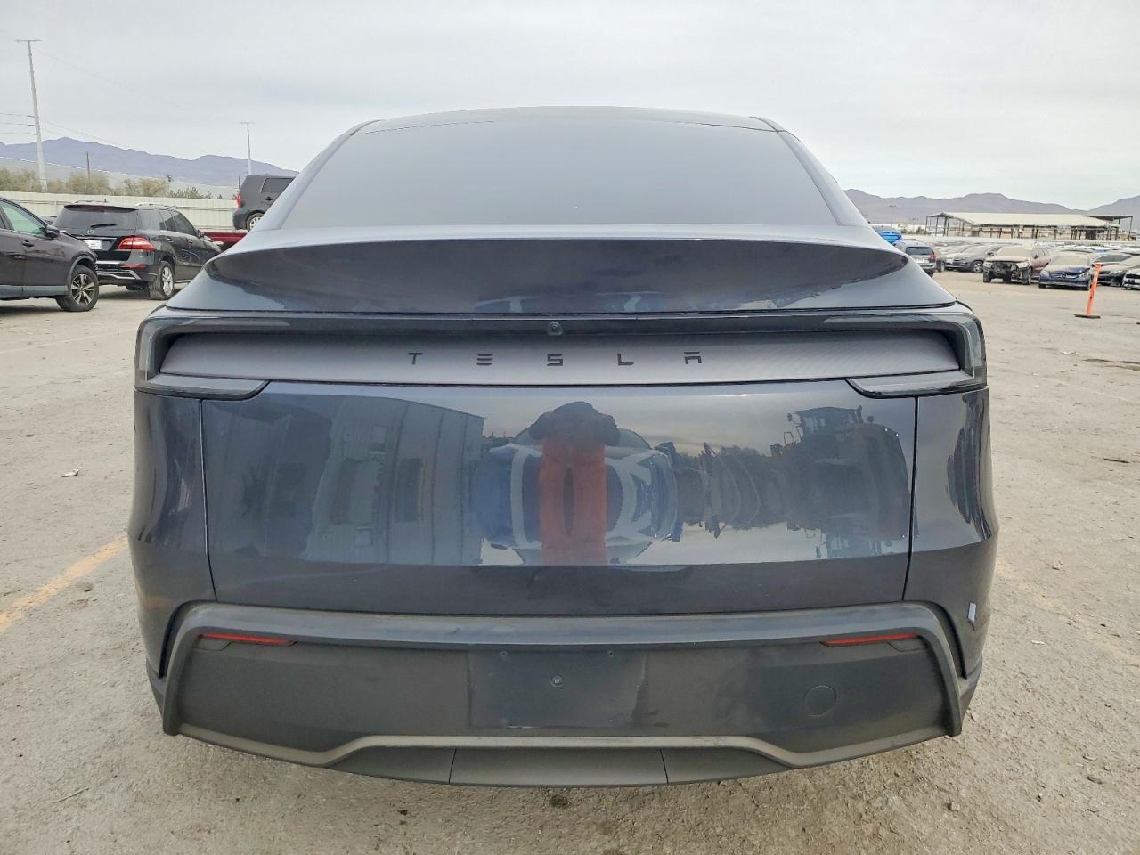 2026 Tesla Model Y - Фото 6