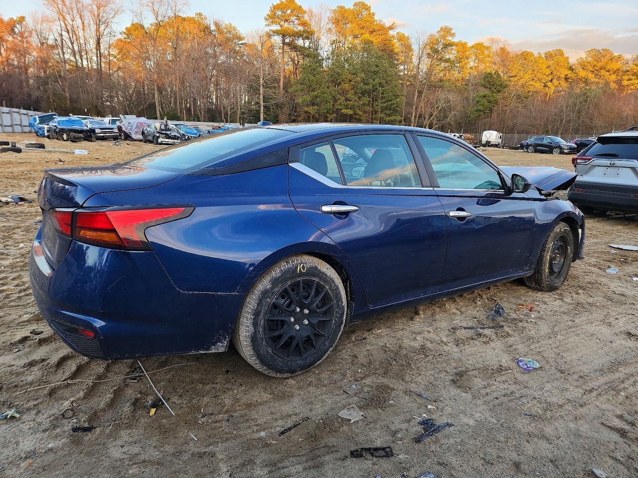 2019 Nissan Altima S - Фото 3