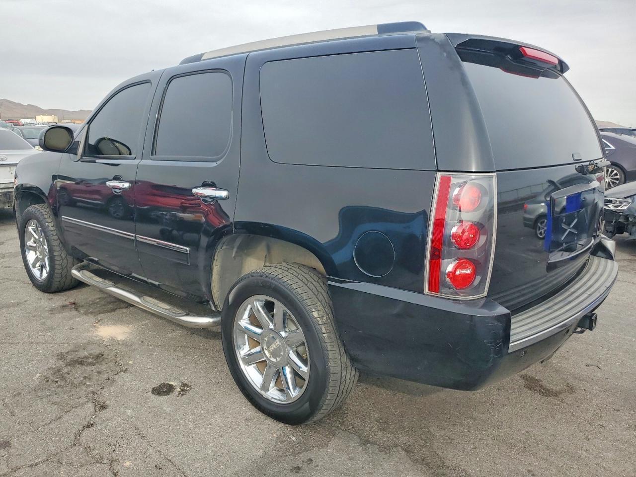 2011 GMC Yukon Denali - Фото 2