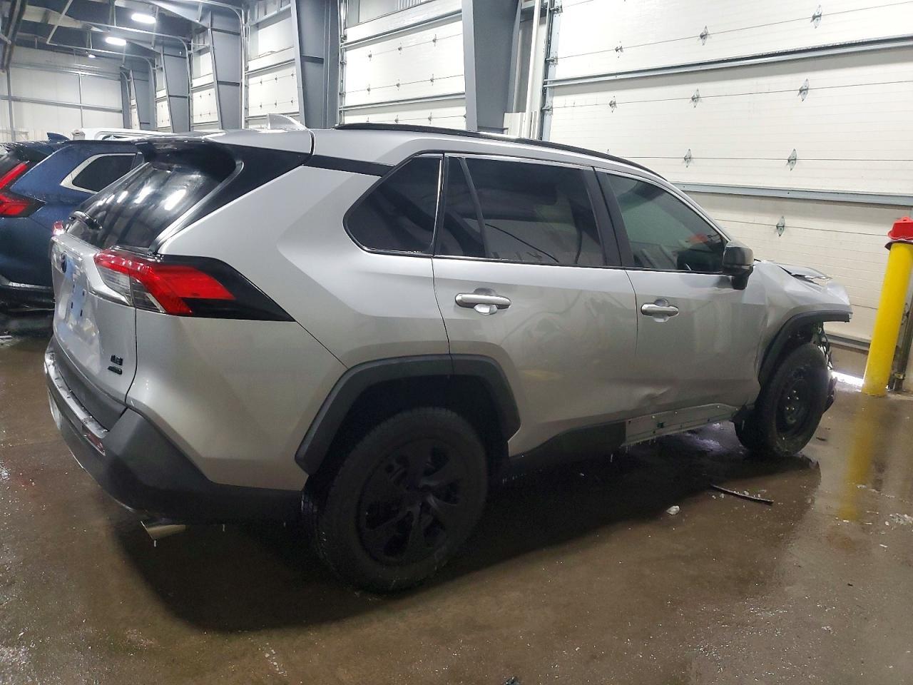 2020 Toyota Rav4 Le - Image 3