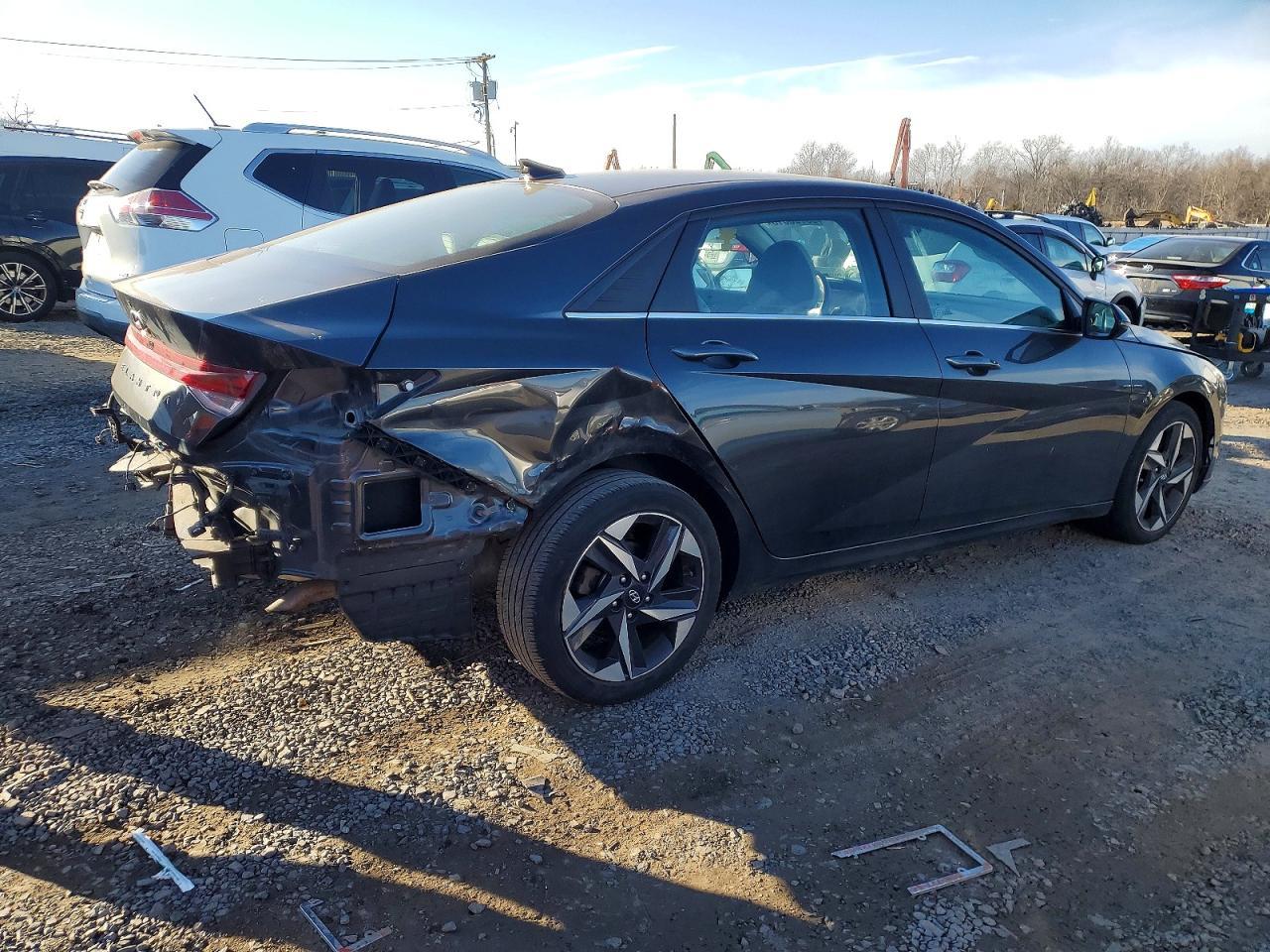 2021 Hyundai Elantra Limited - Фото 3