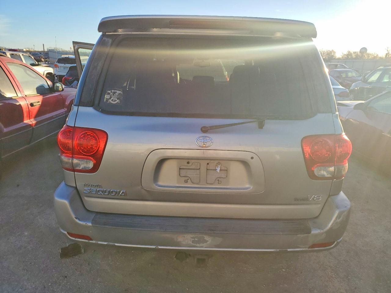 2005 Toyota Sequoia - Image 6