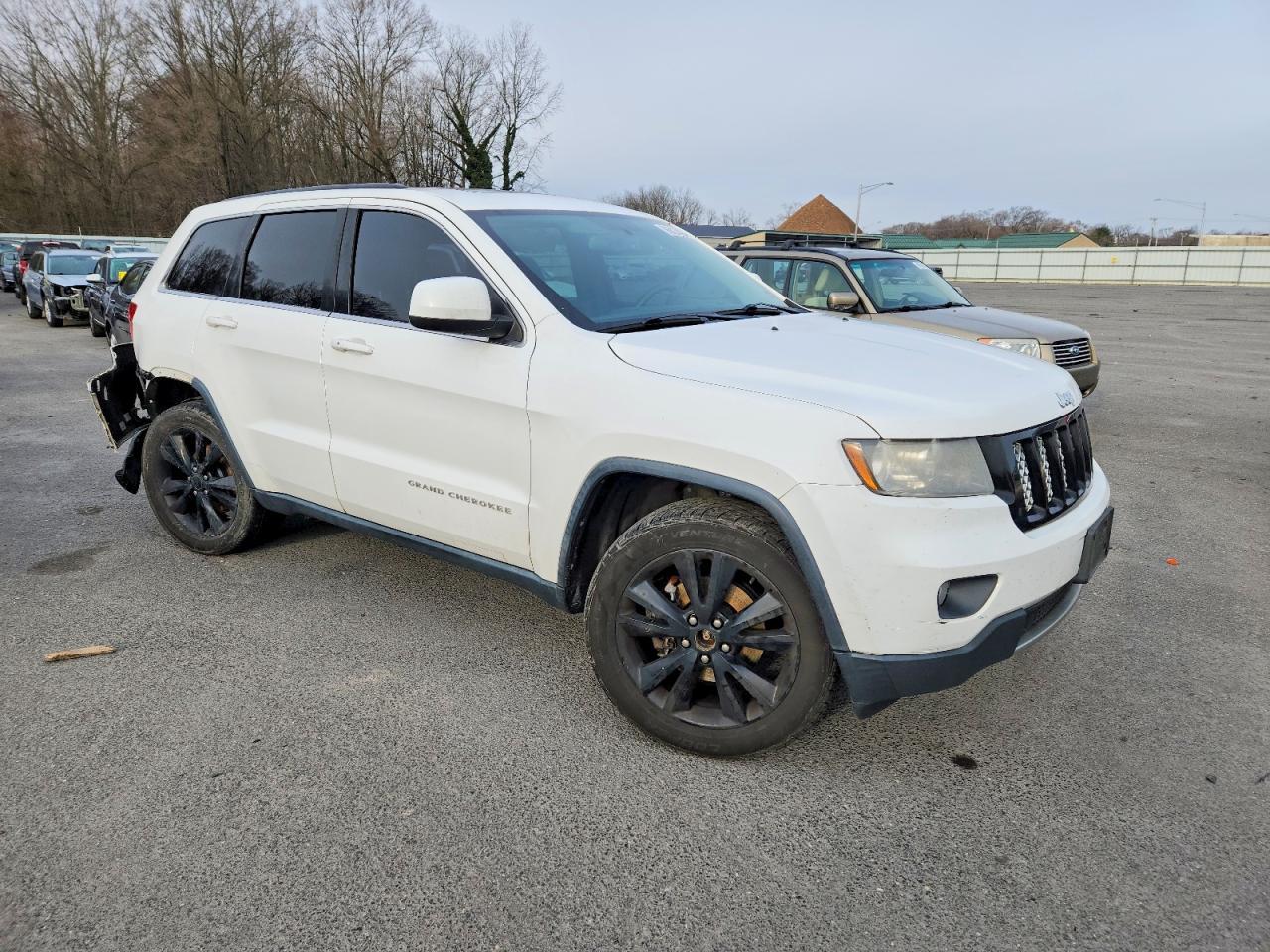 2013 Jeep Grand Cherokee Laredo - Image 4
