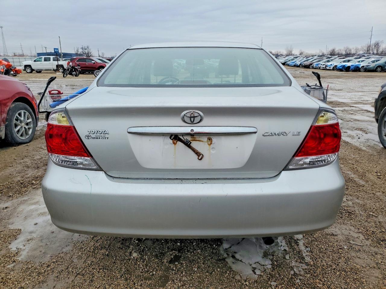 2005 Toyota Camry Le - Image 6