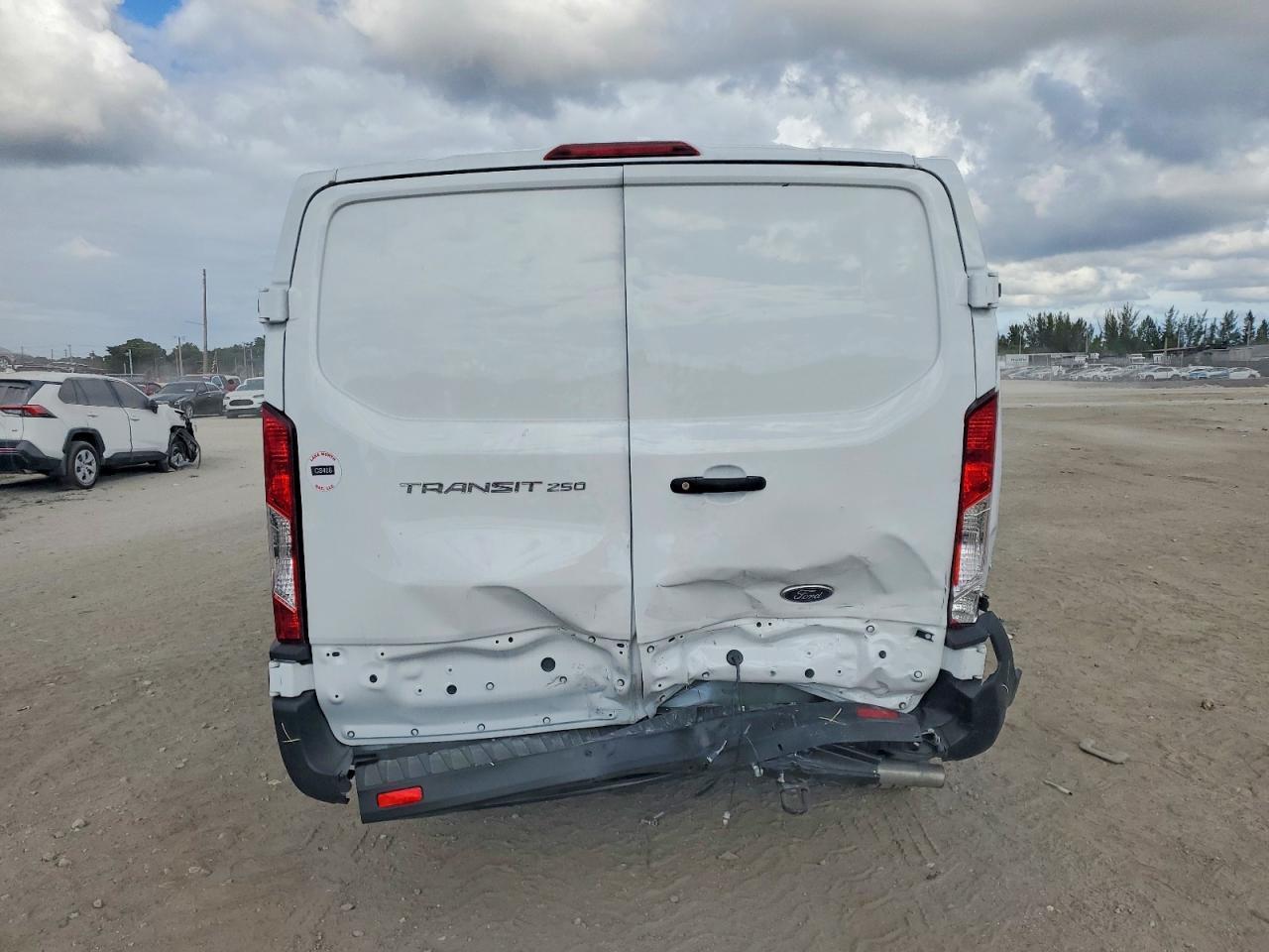 2025 Ford Transit T-250 Delivery Van - Фото 6