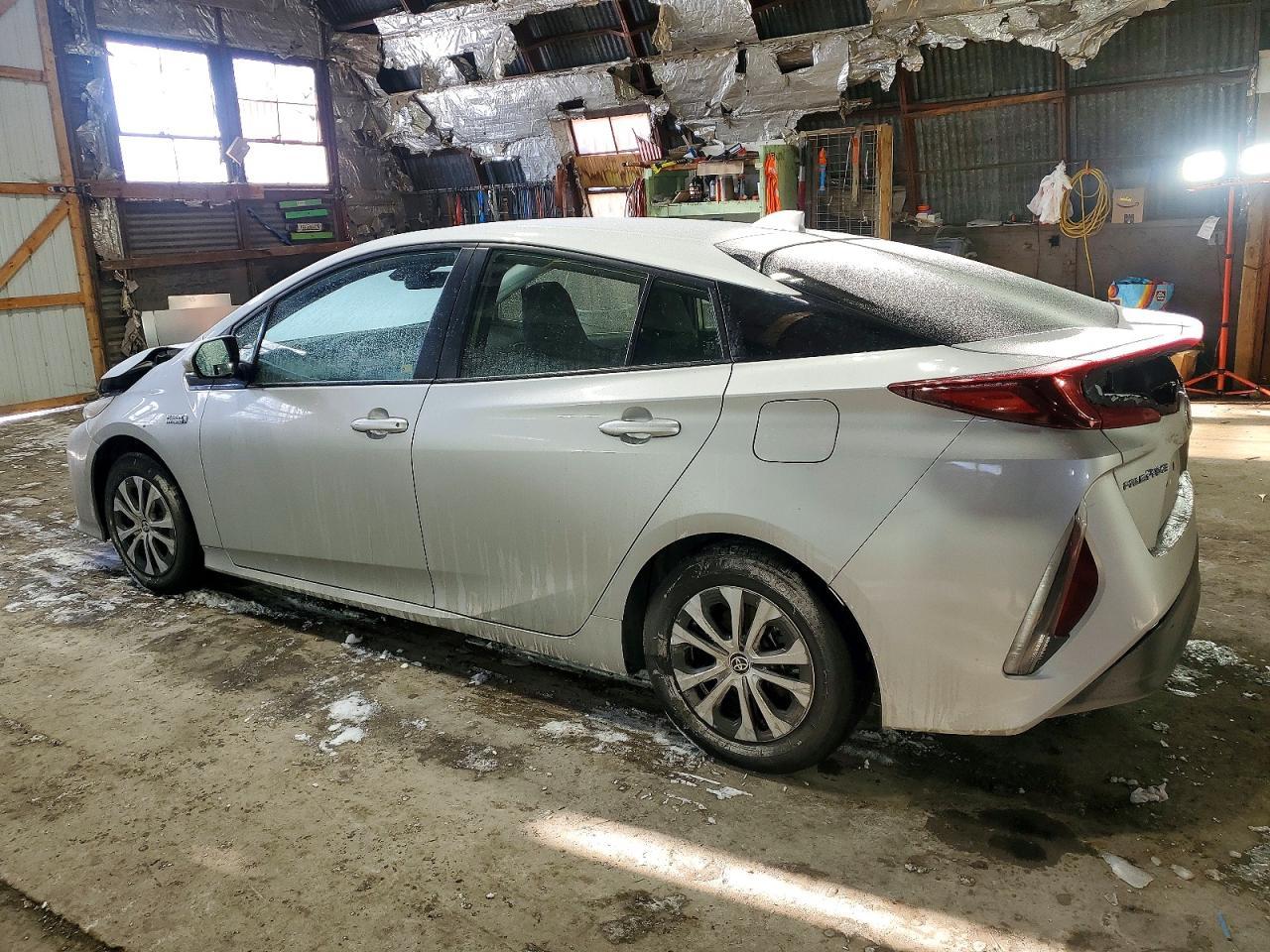 2022 Toyota Prius Prime Le - Image 2