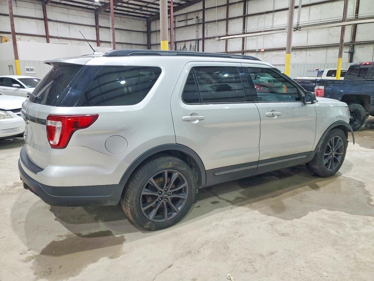 2018 Ford Explorer Xlt - Фото 3