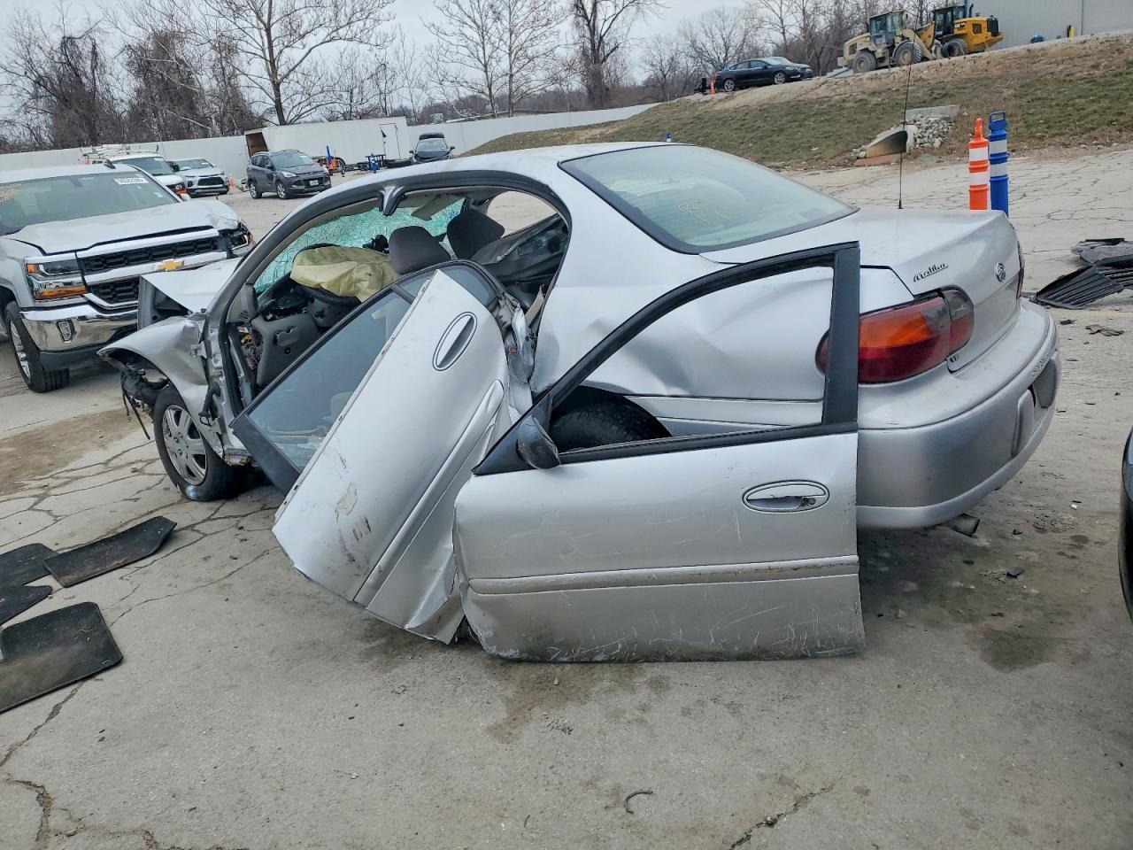 2002 Chevrolet Malibu - Image 2