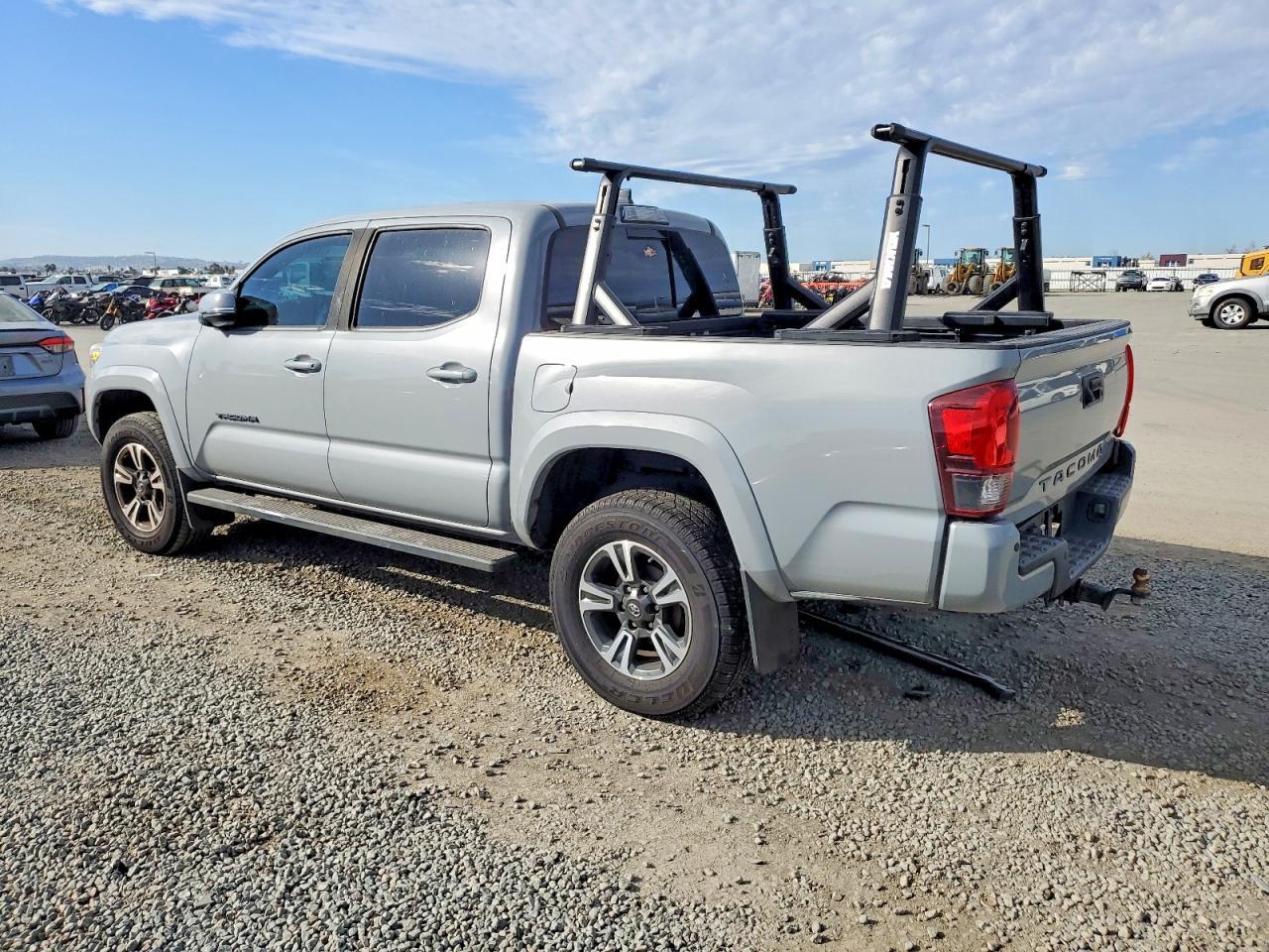 2019 Toyota Tacoma Double Cab - Фото 2