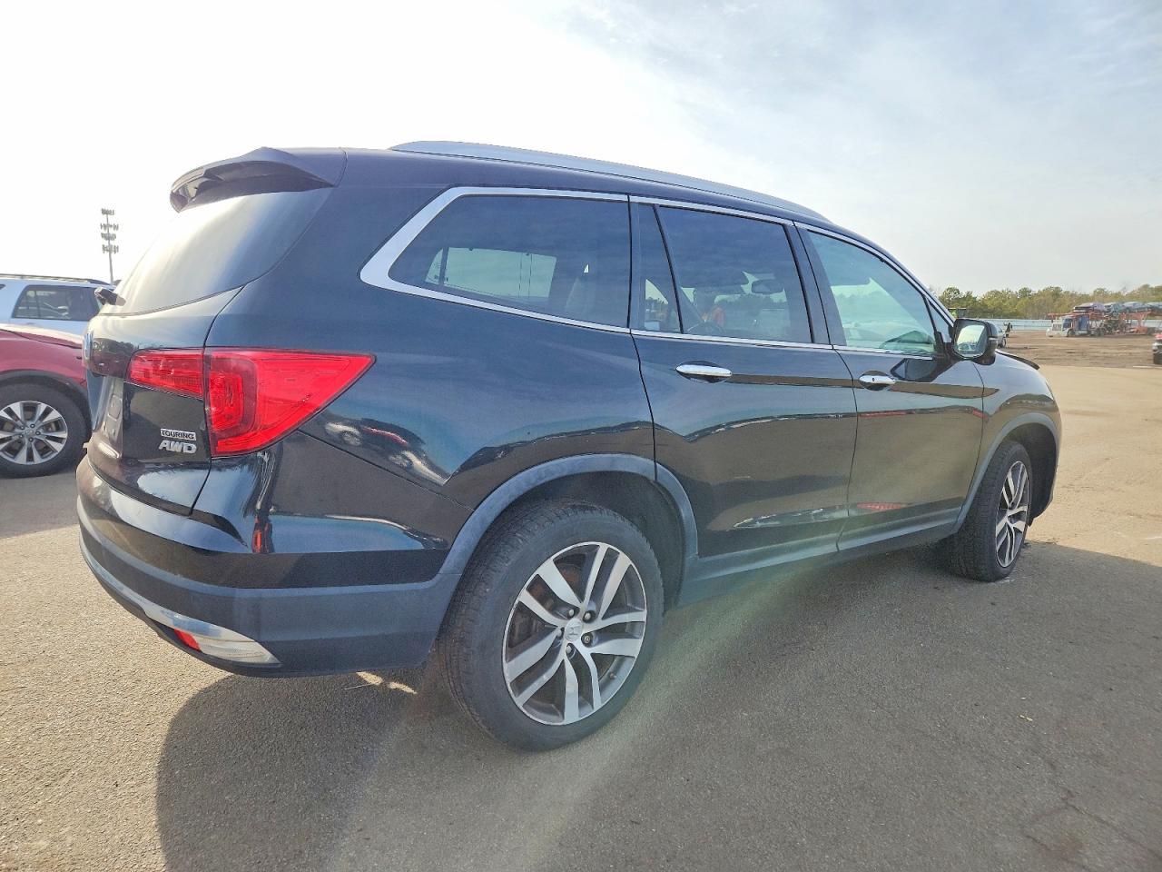 2017 Honda Pilot Touring - Image 3