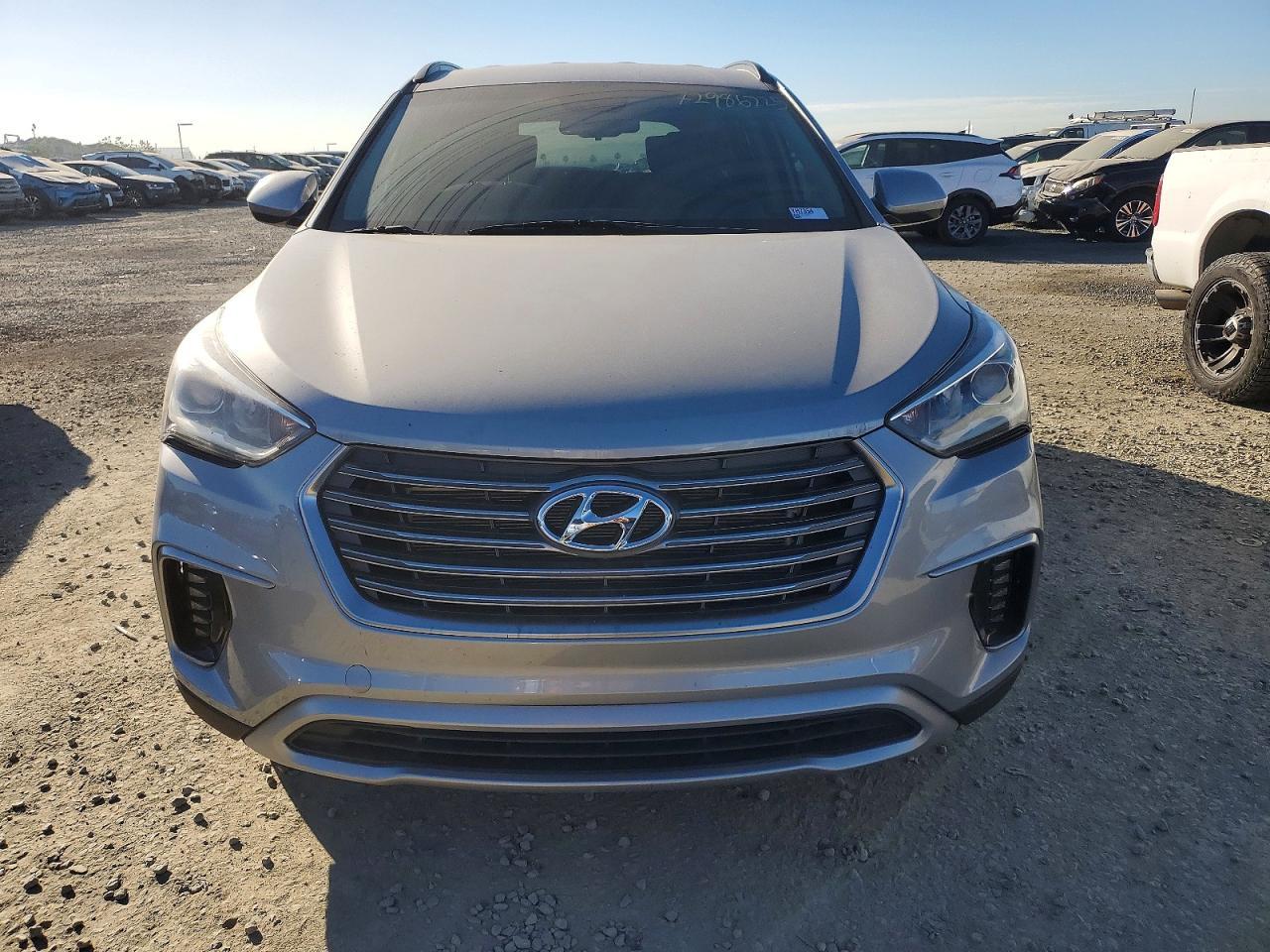 2017 Hyundai Santa Fe Se - Image 5