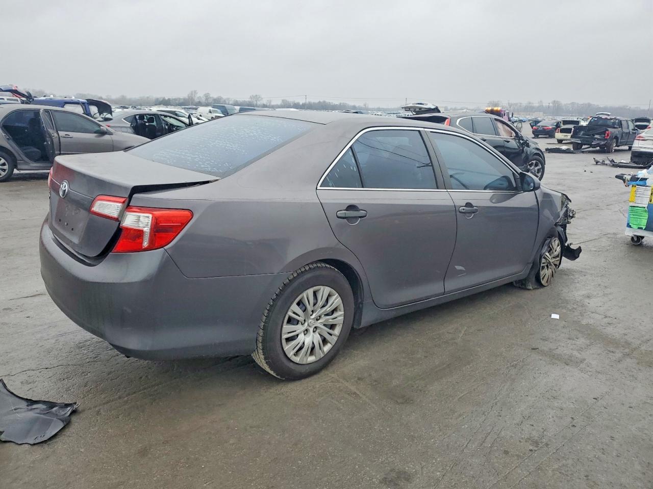 2014 Toyota Camry L - Фото 3