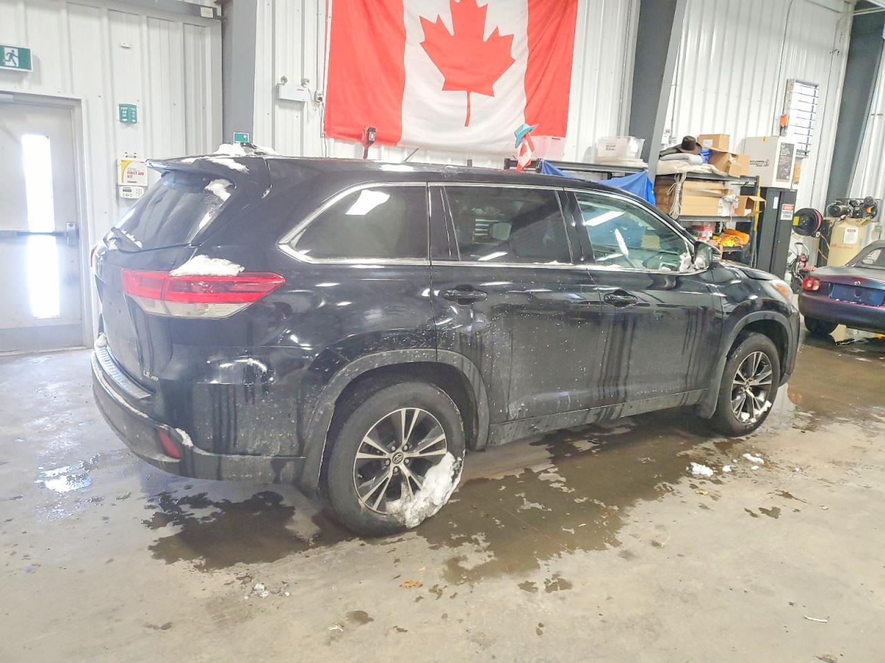 2018 Toyota Highlander Le - Image 3