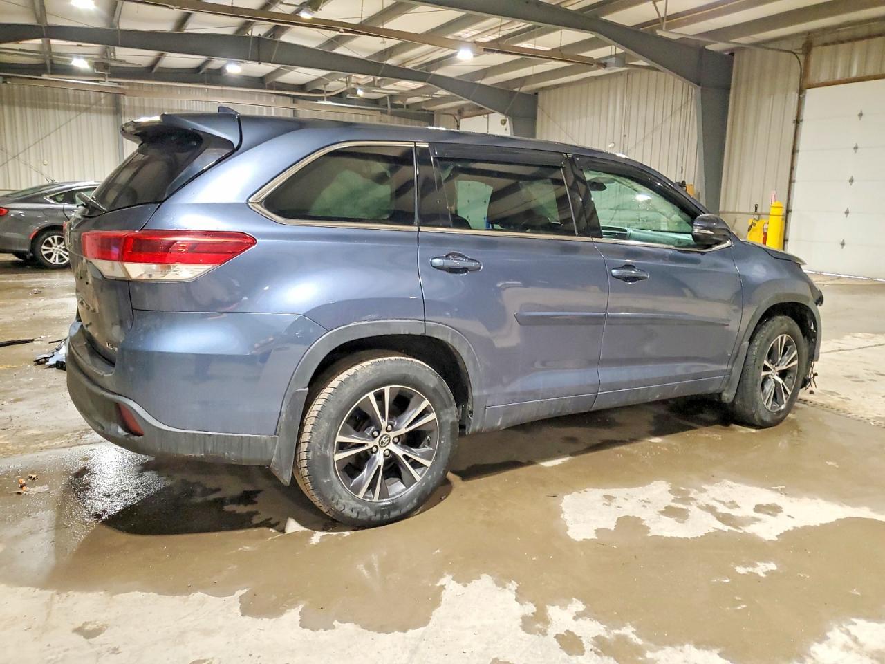 2018 Toyota Highlander Le - Фото 3