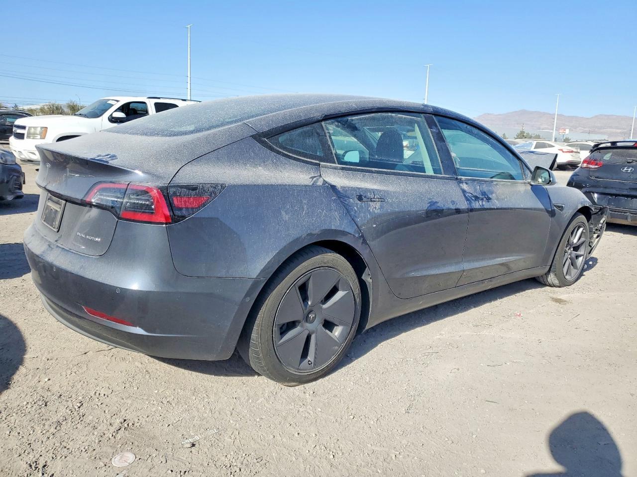 2022 Tesla Model 3 - Фото 3
