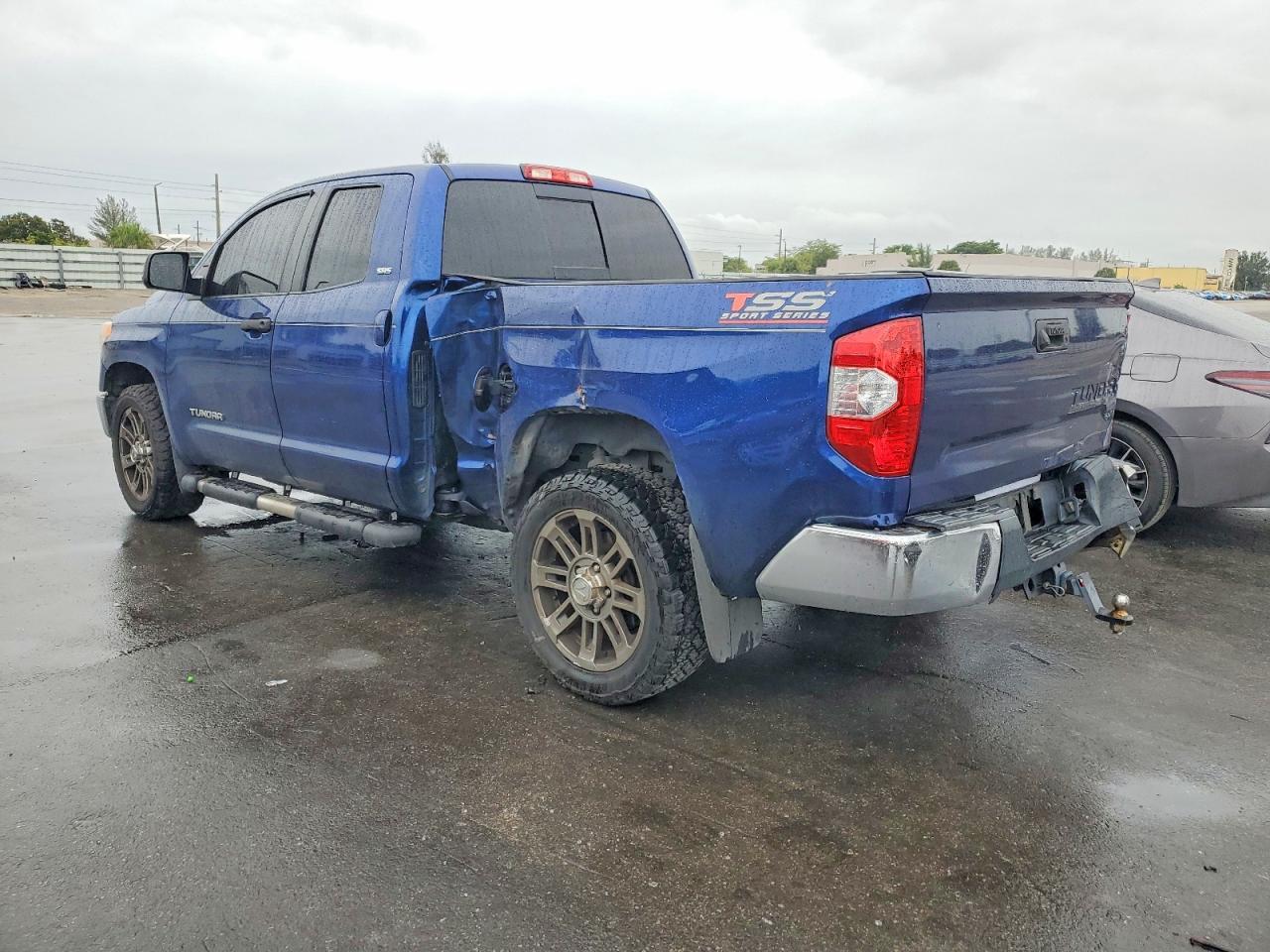 2015 Toyota Tundra Double Cab Sr - Фото 2