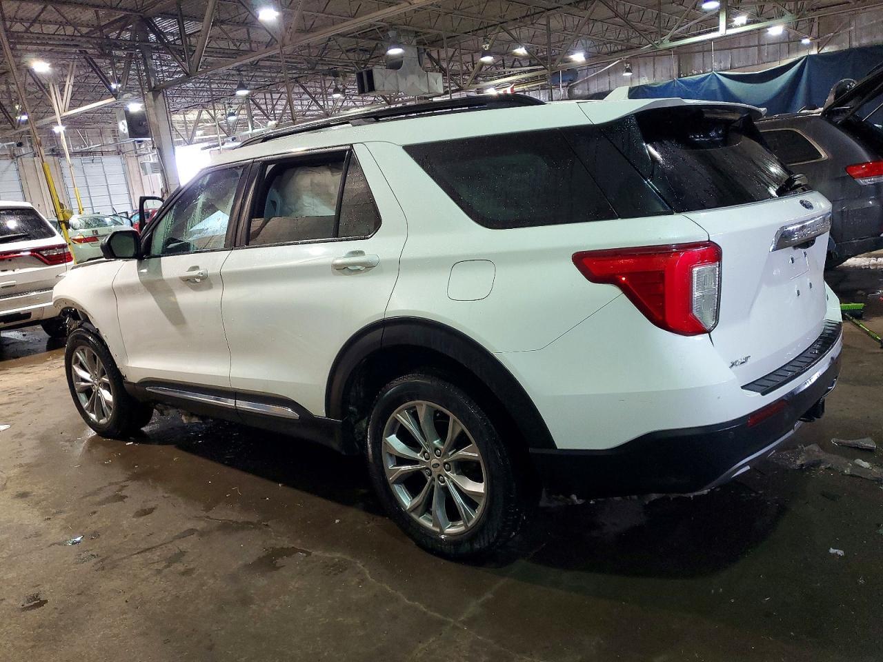 2023 Ford Explorer Xlt - Фото 2