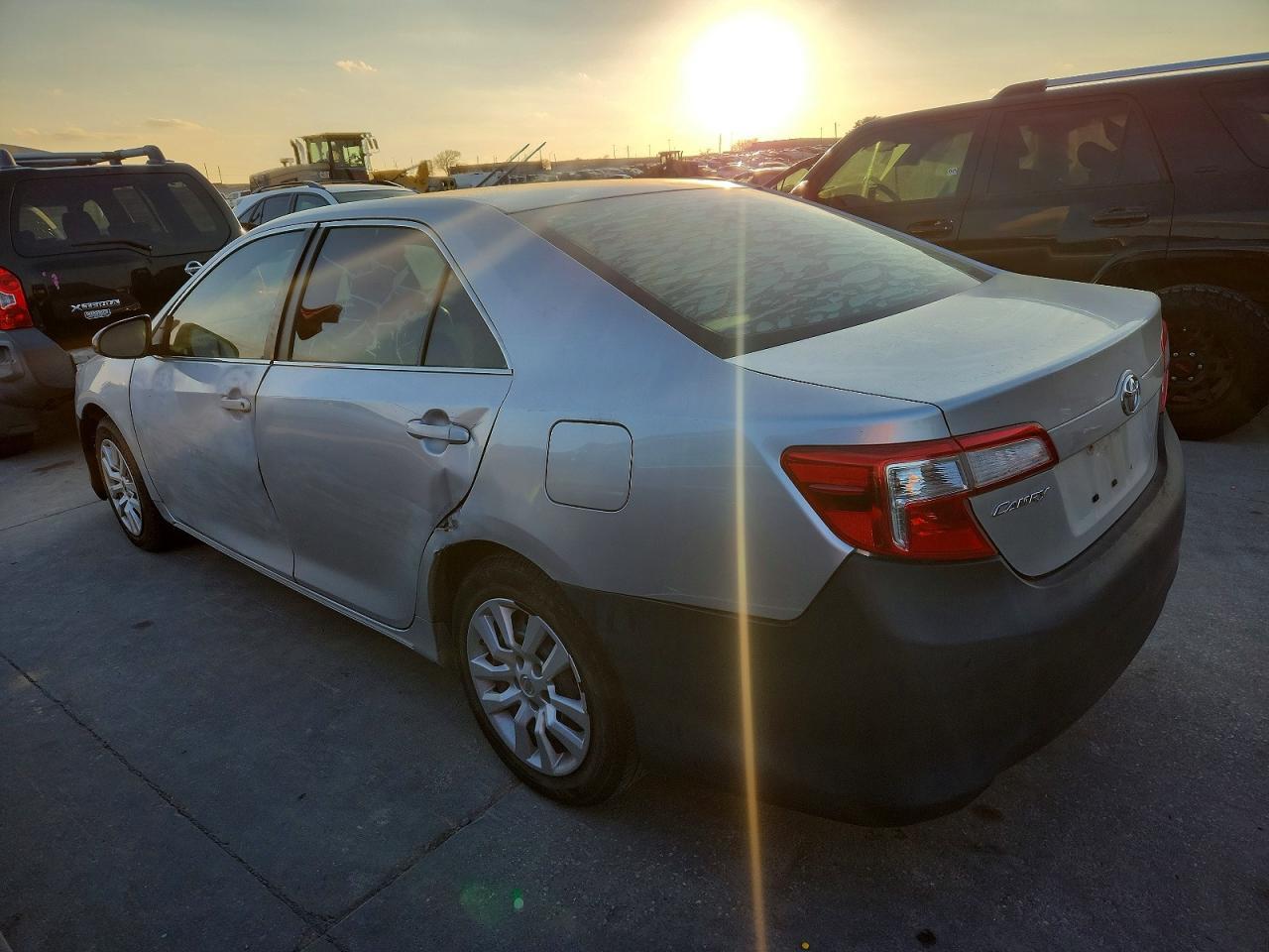 2013 Toyota Camry - Фото 2
