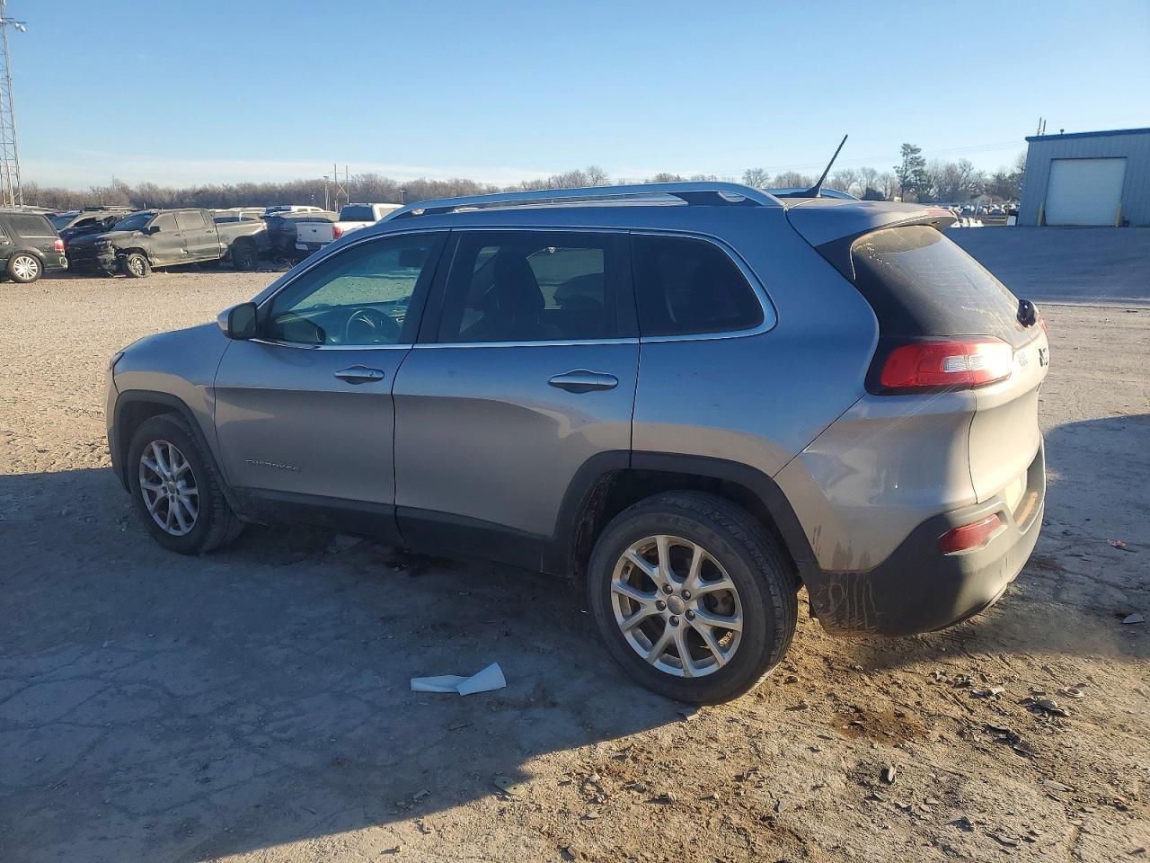 2015 Jeep Cherokee Latitude - Image 2