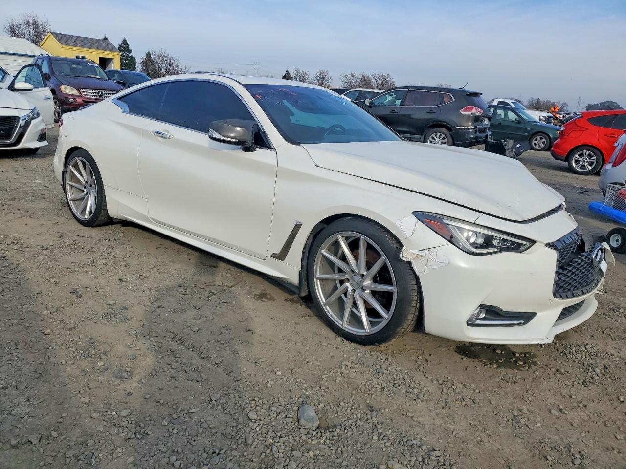 2017 Infiniti Q60 Premium - Image 4
