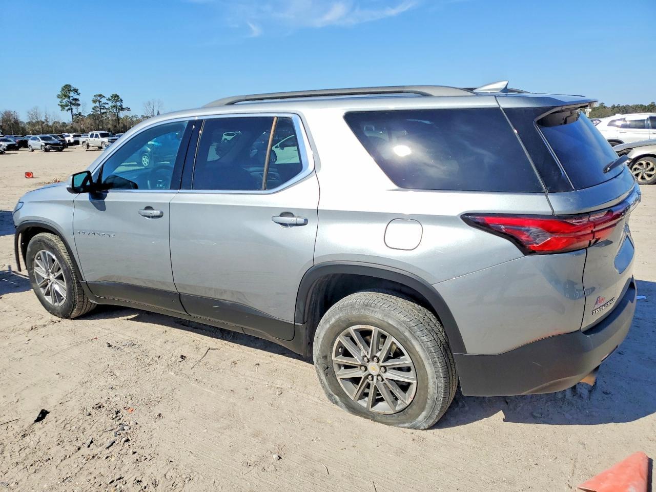 2023 Chevrolet Traverse Lt - Image 2