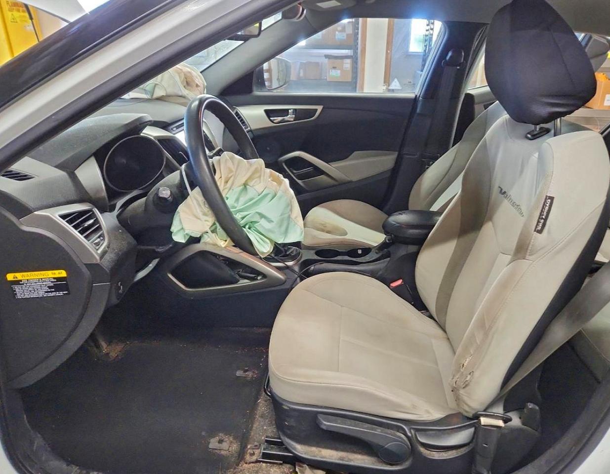 2013 Hyundai Veloster Base - Фото 7