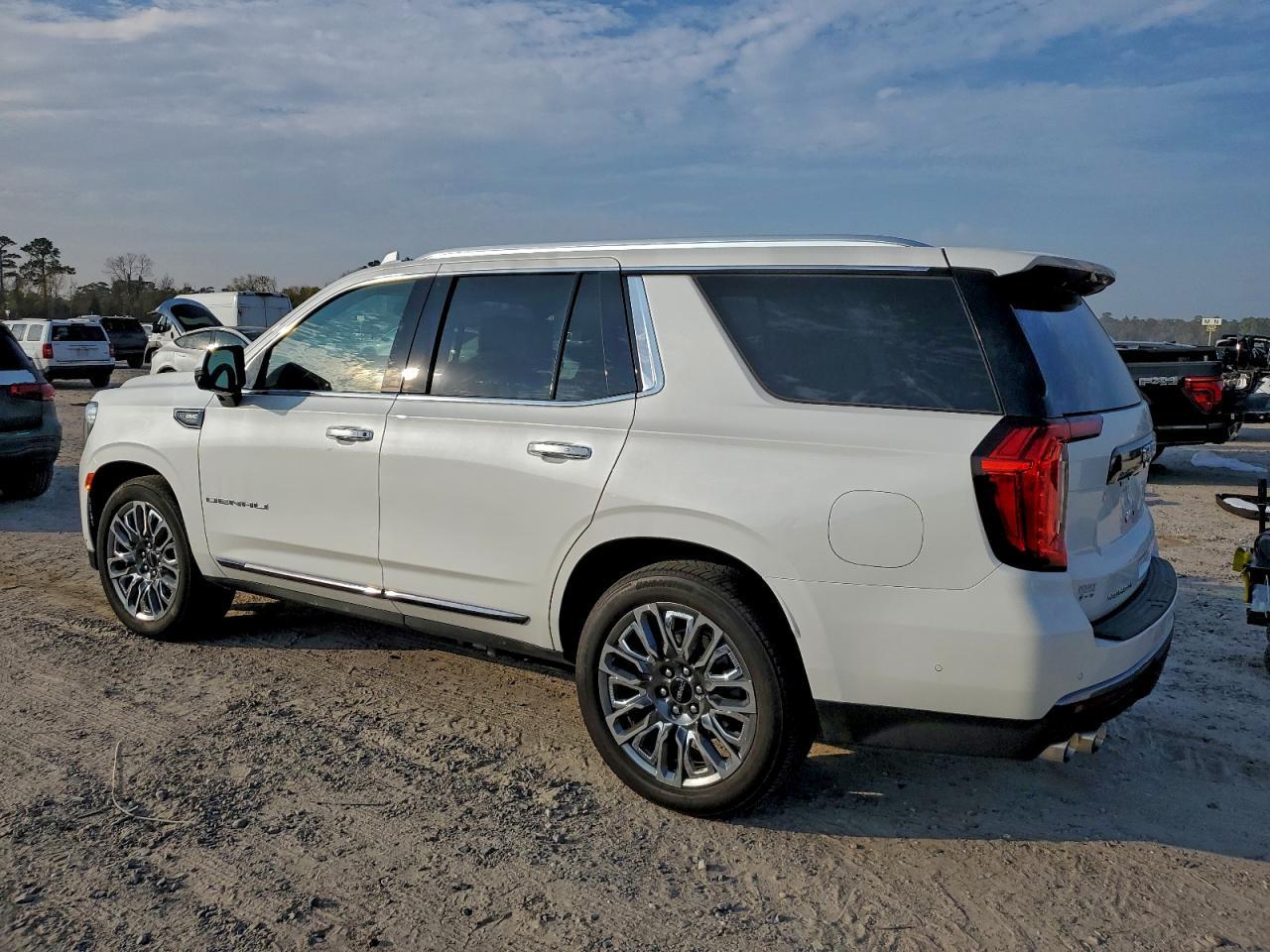 2024 GMC Yukon Denali Ultimate - Image 2