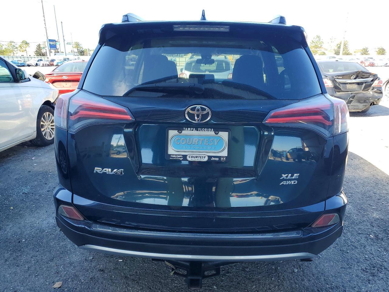 2018 Toyota Rav4 Xle - Image 6