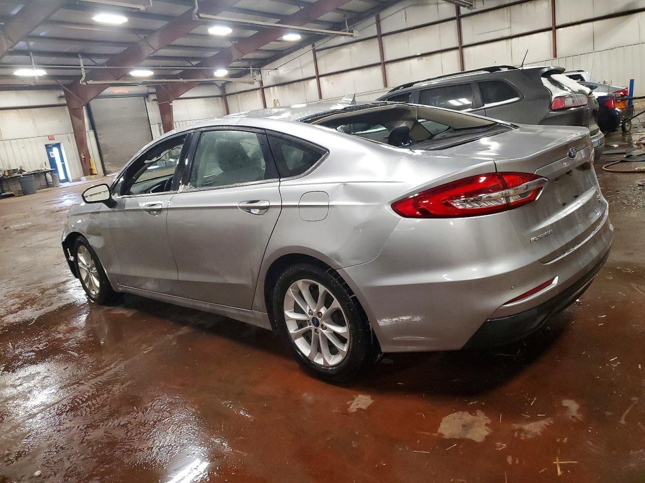 2020 Ford Fusion Se - Image 2
