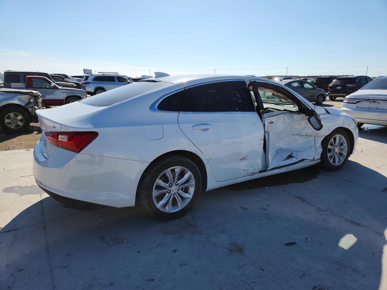 2023 Chevrolet Malibu Lt - Image 3