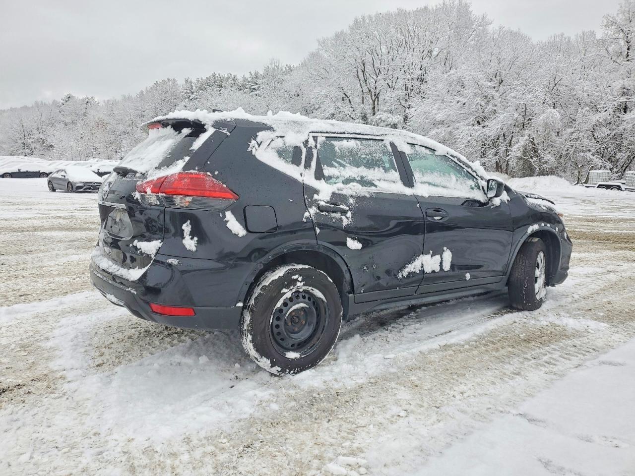 2017 Nissan Rogue S - Image 3