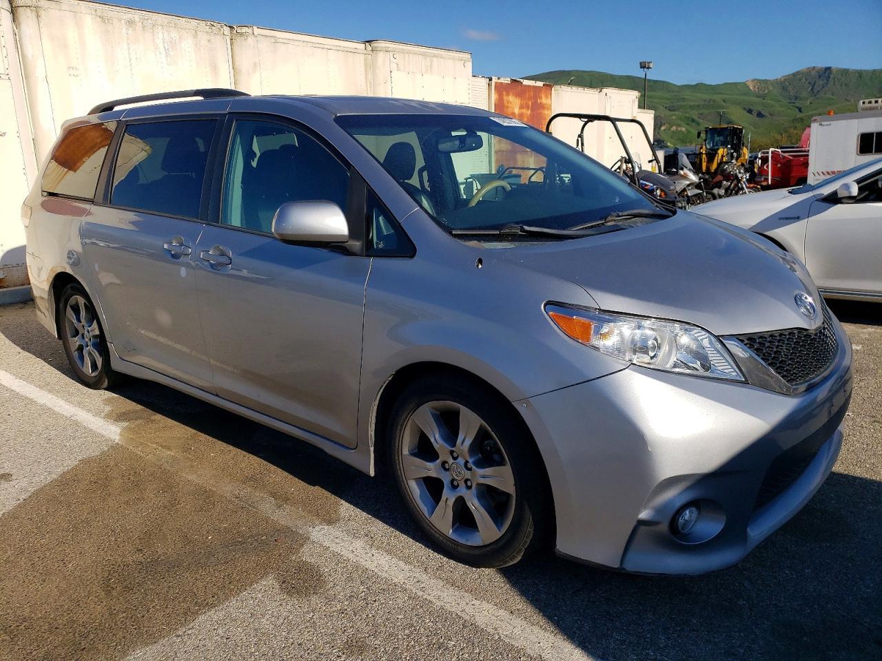 2012 Toyota Sienna Sport - Image 4