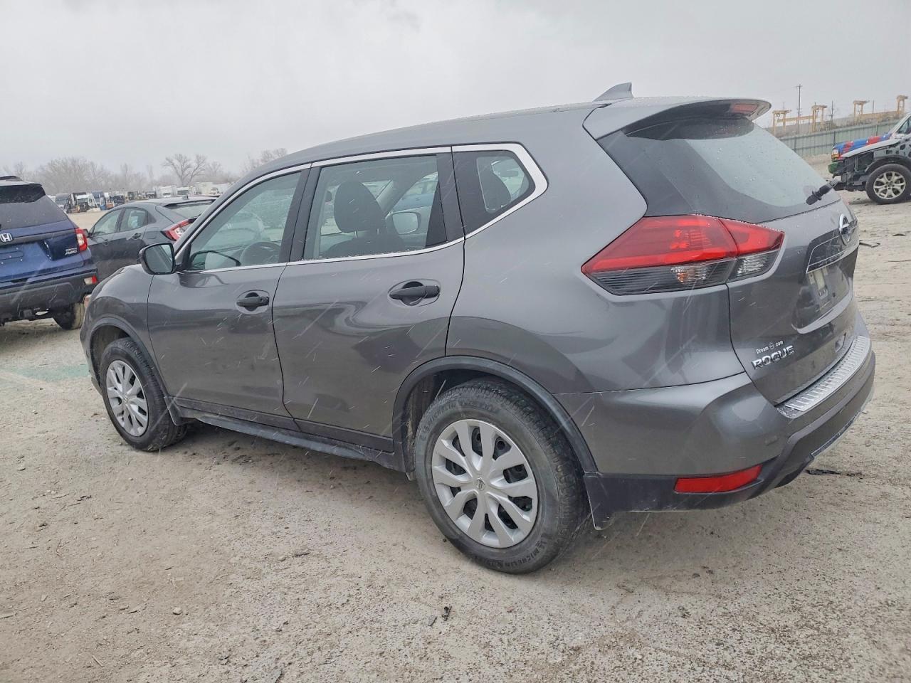 2018 Nissan Rogue S - Фото 2