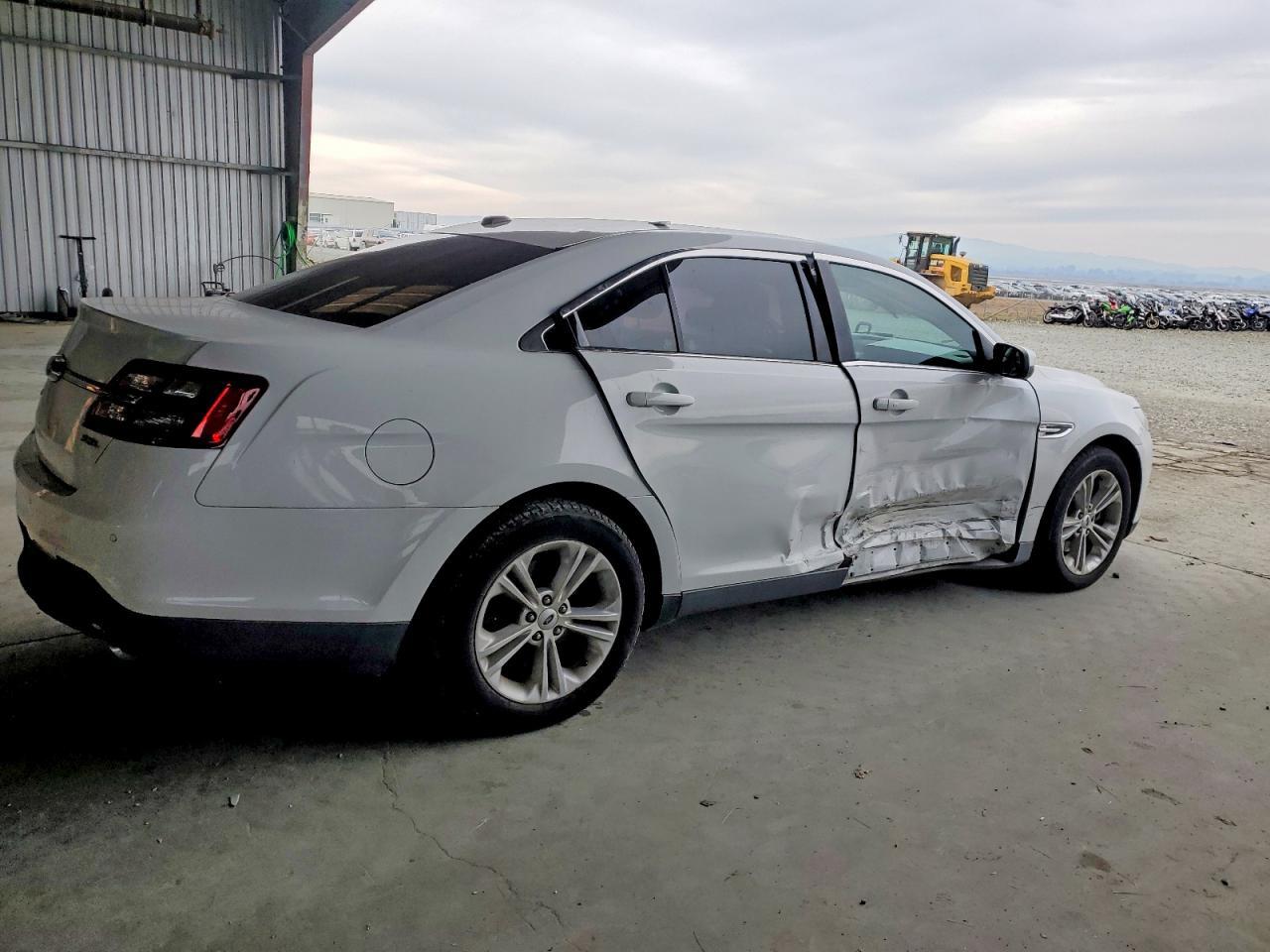 2015 Ford Taurus Sel - Фото 3