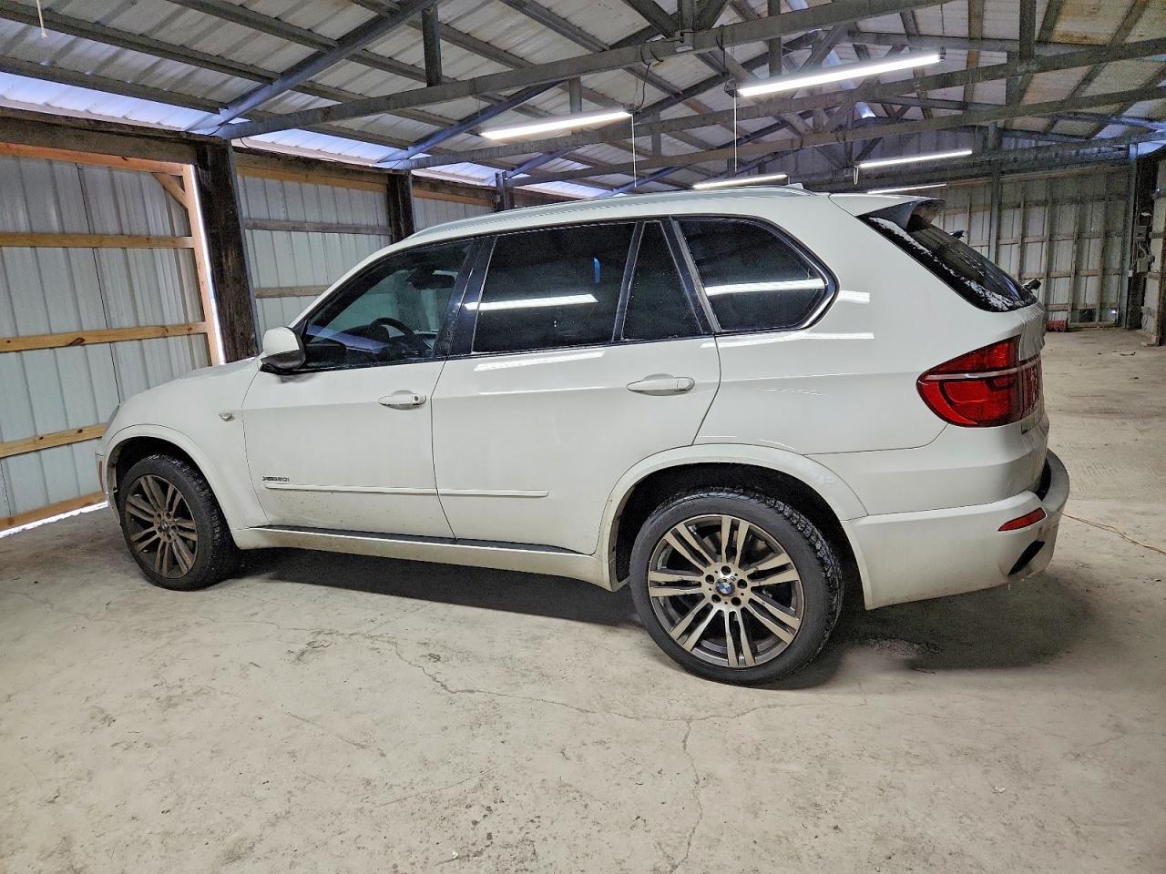 2011 BMW X5 xDrive50I - Фото 2