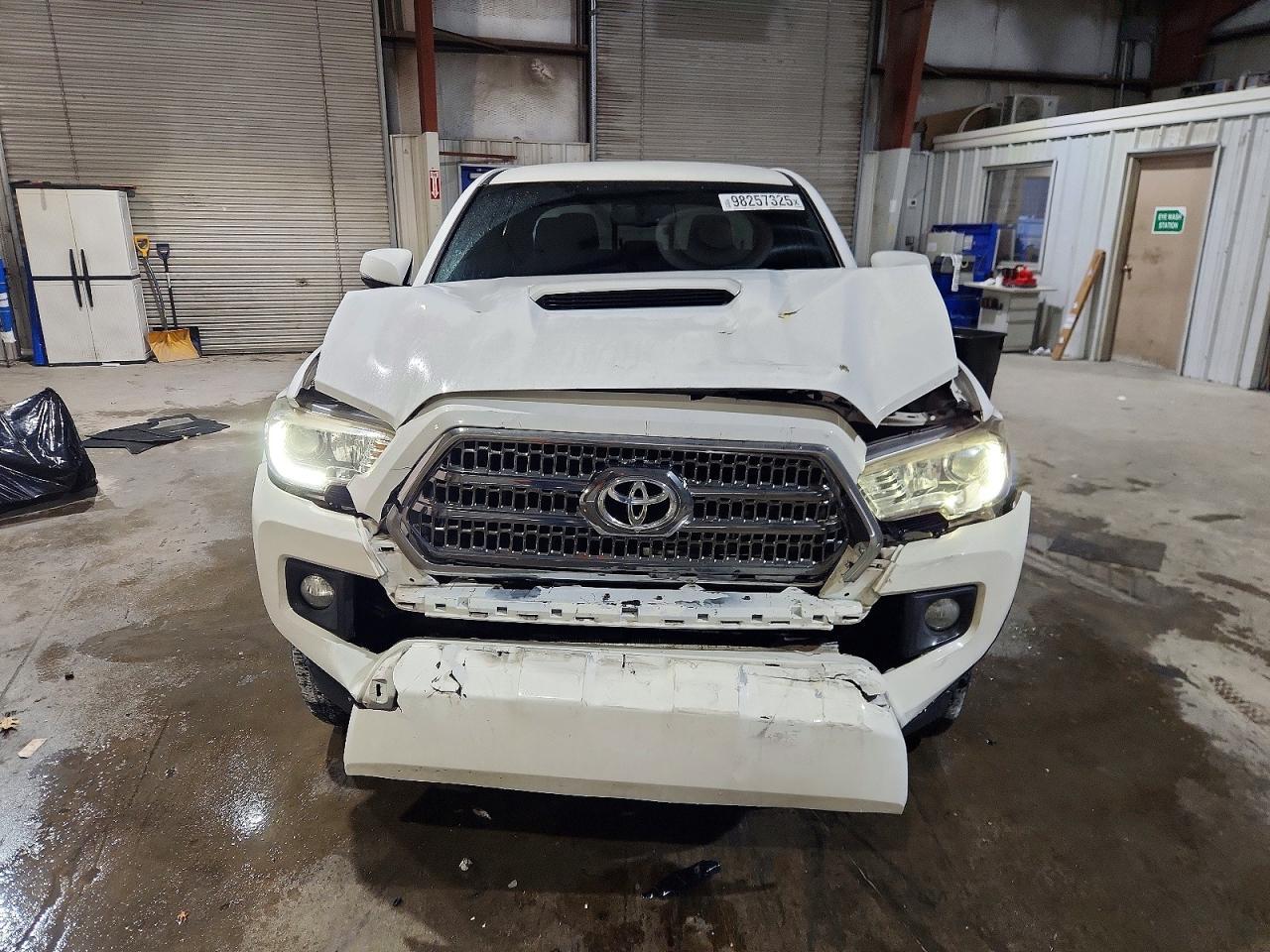 2016 Toyota Tacoma Double Cab - Image 5