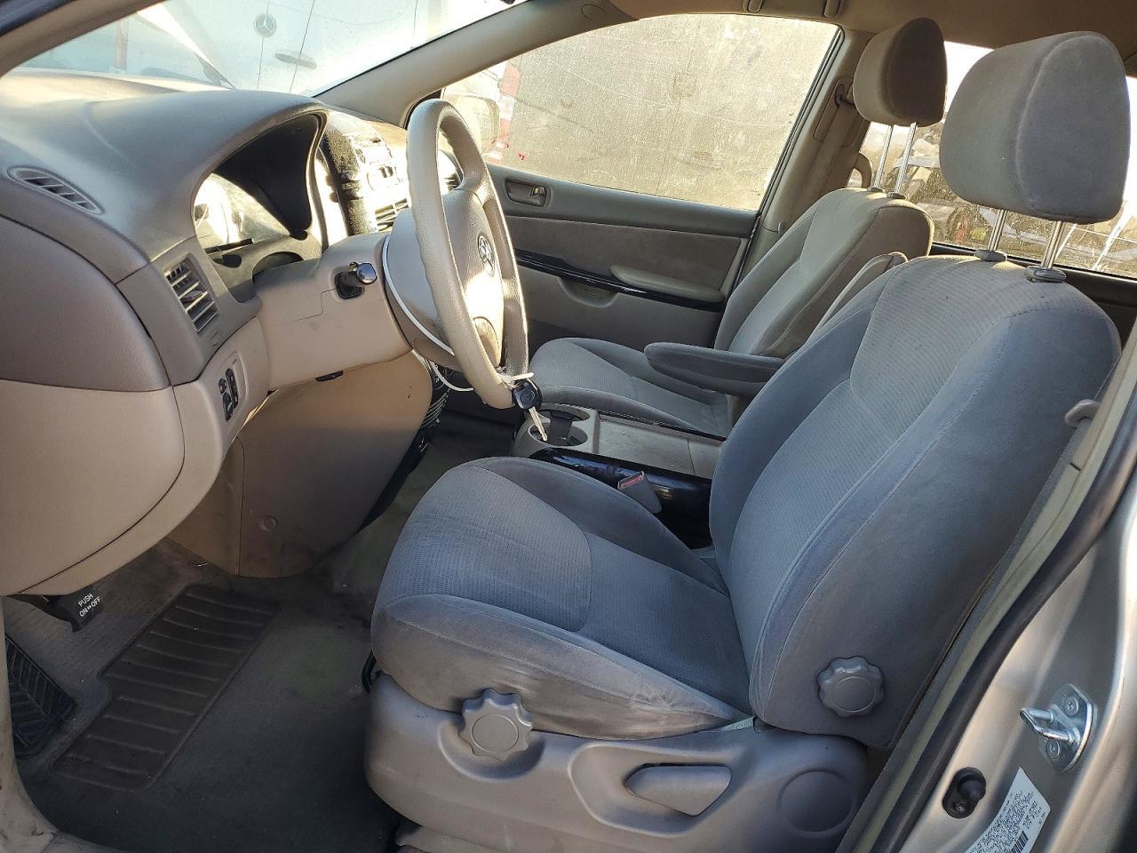 2004 Toyota Sienna Ce - Фото 7