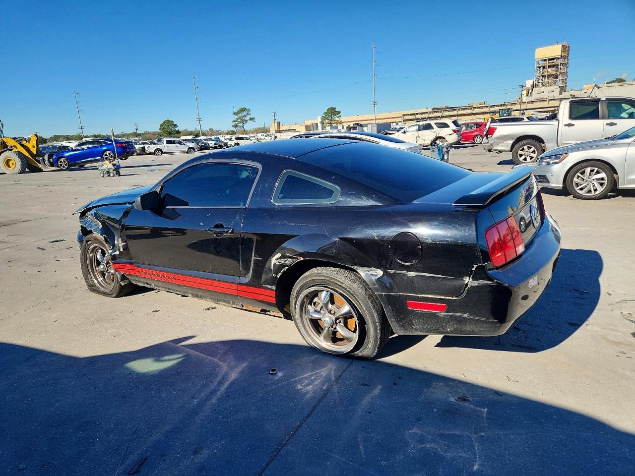 2006 Ford Mustang - Image 2