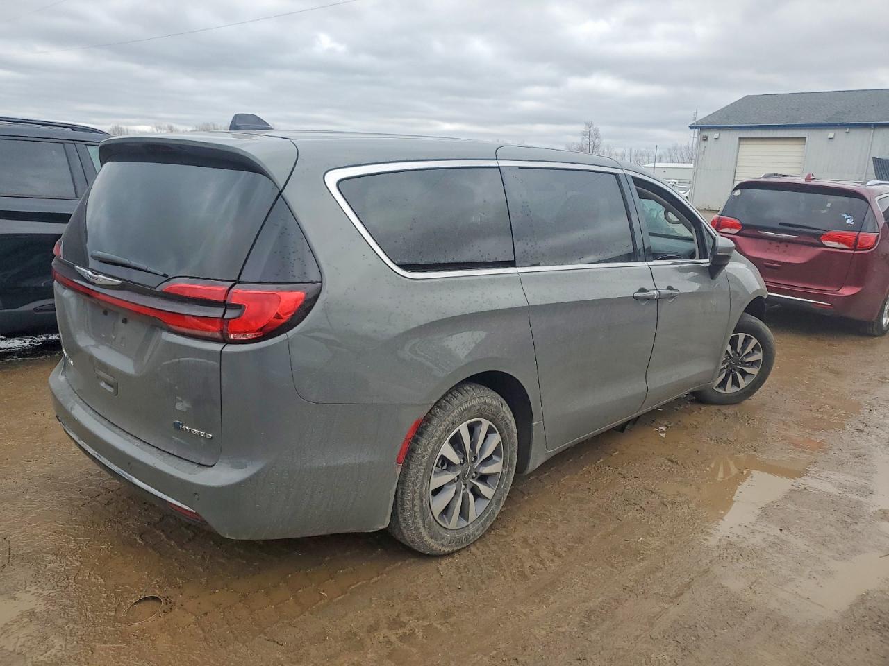 2023 Chrysler Pacifica Hybrid Touring L - Фото 3