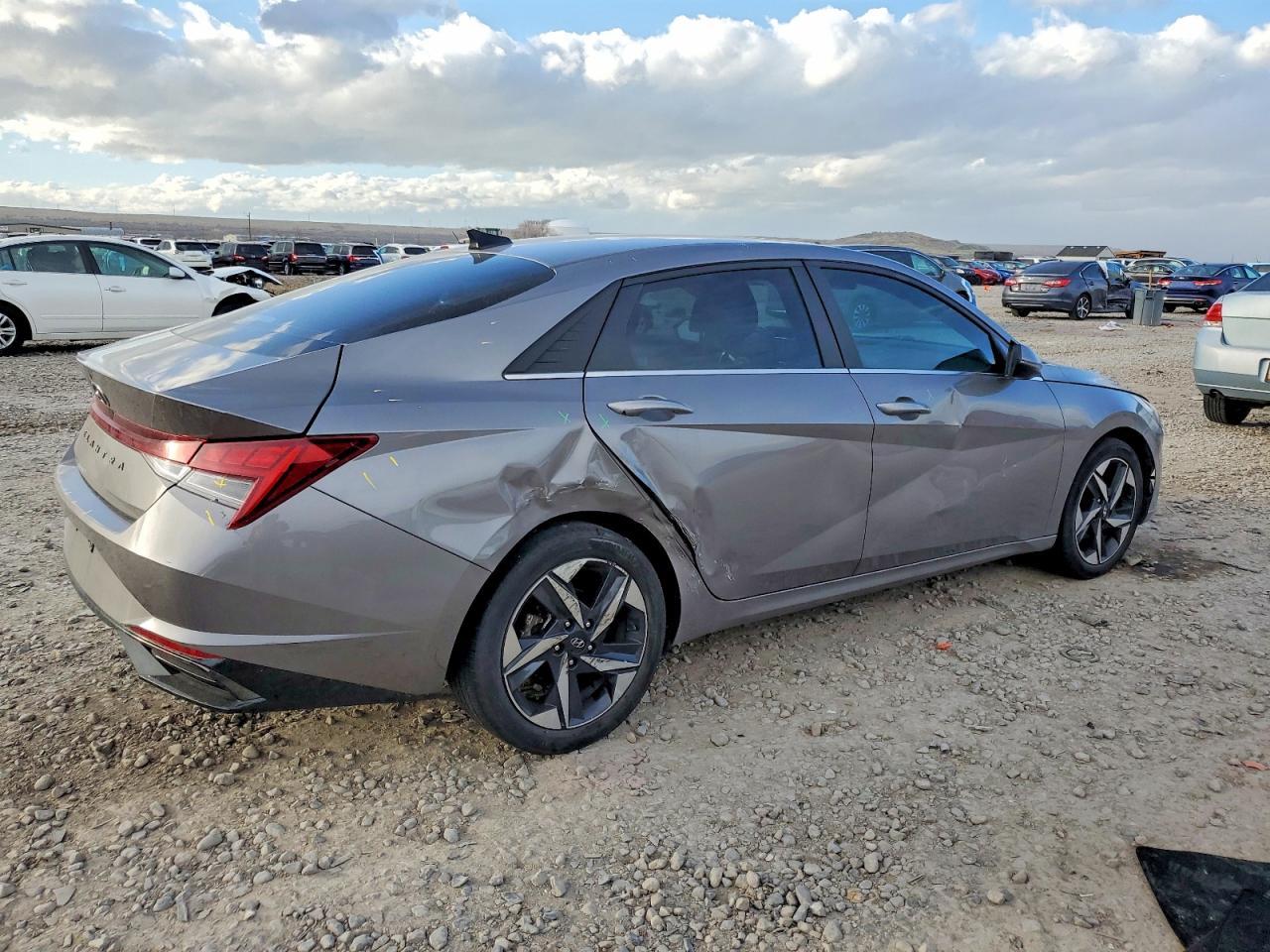 2022 Hyundai Elantra Sel - Image 3