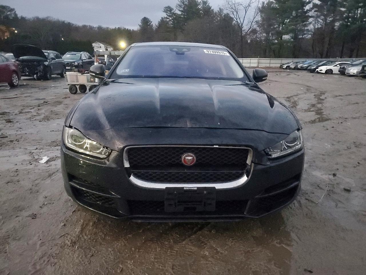2017 Jaguar Xe Premium - Image 5