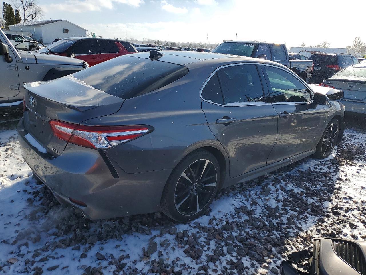 2020 Toyota Camry Xse - Фото 3