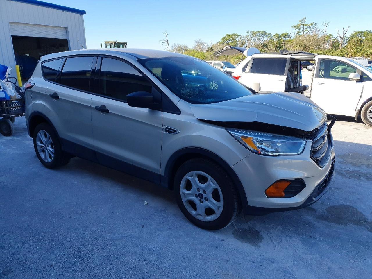 2017 Ford Escape S - Фото 4