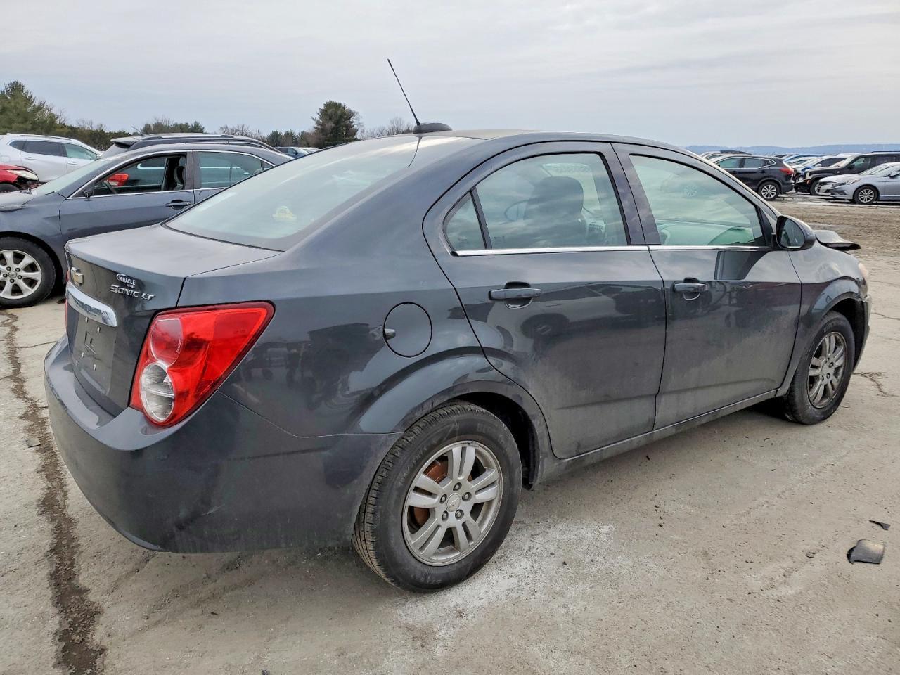 2015 Chevrolet Sonic Lt - Фото 3