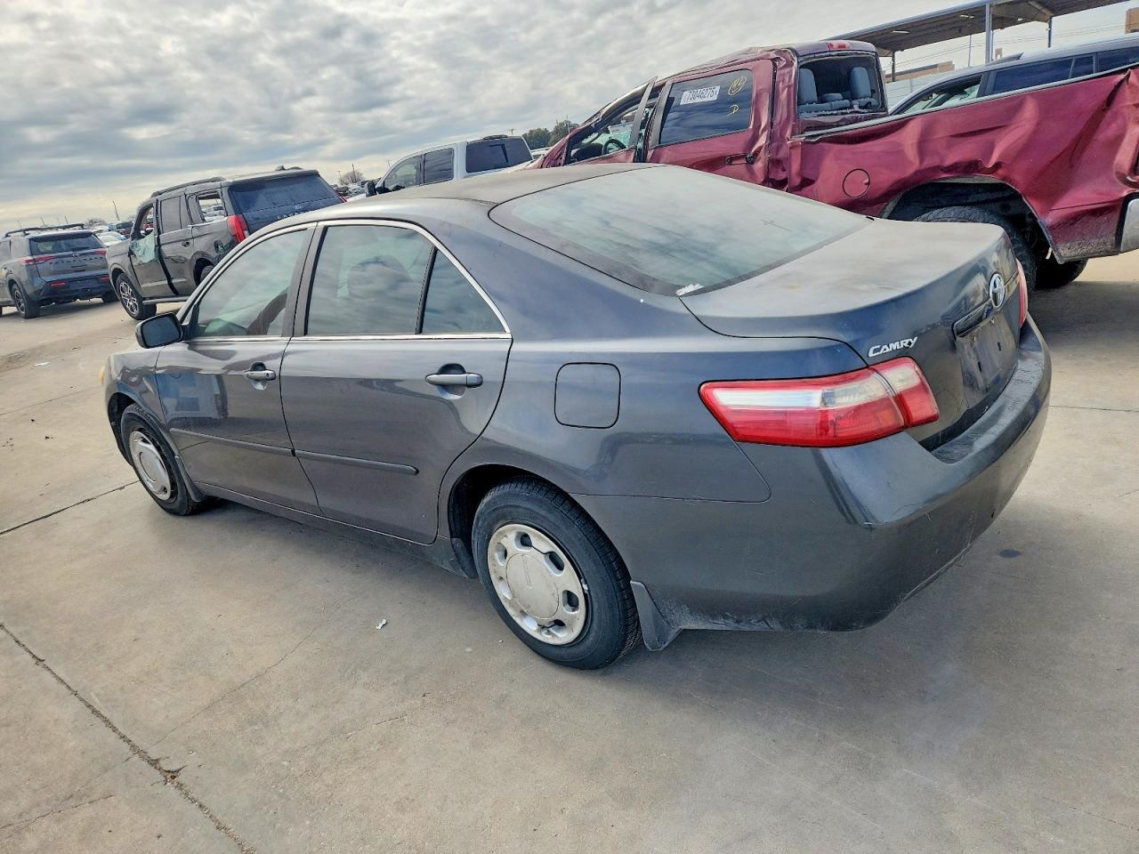 2009 Toyota Camry Le - Фото 2