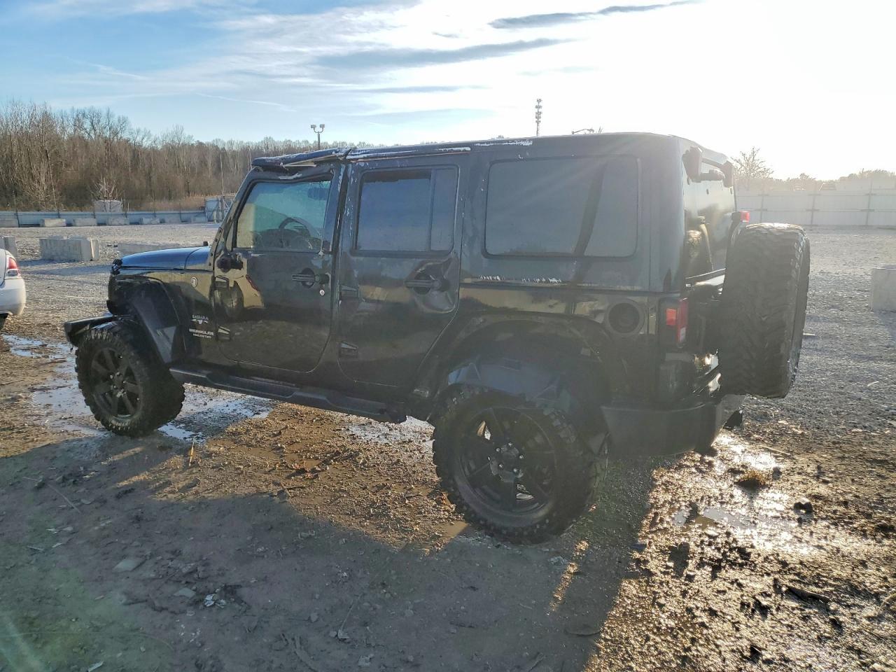 2016 Jeep Wrangler Unlimited Sahara - Image 2