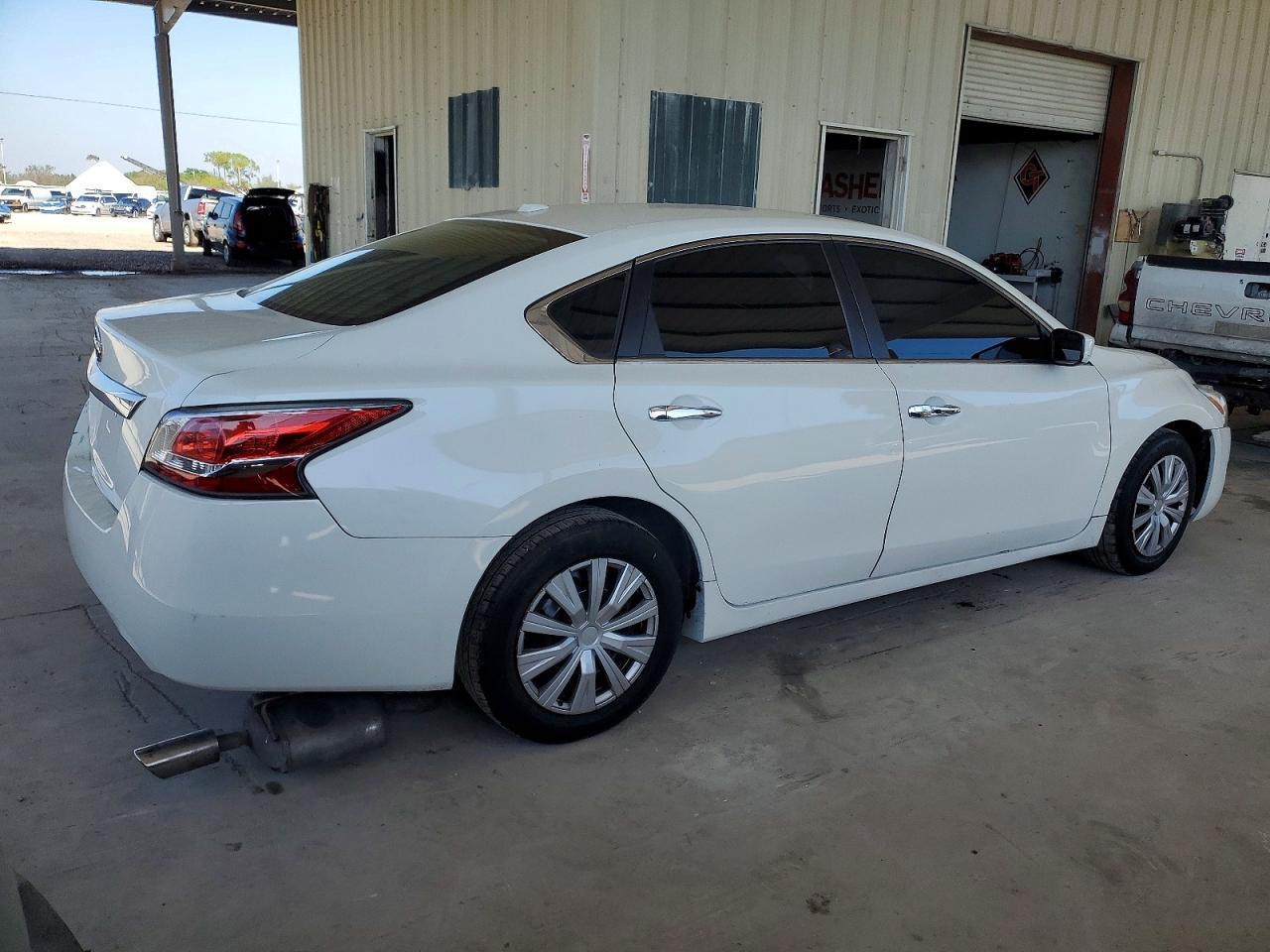 2015 Nissan Altima 2.5 - Фото 3