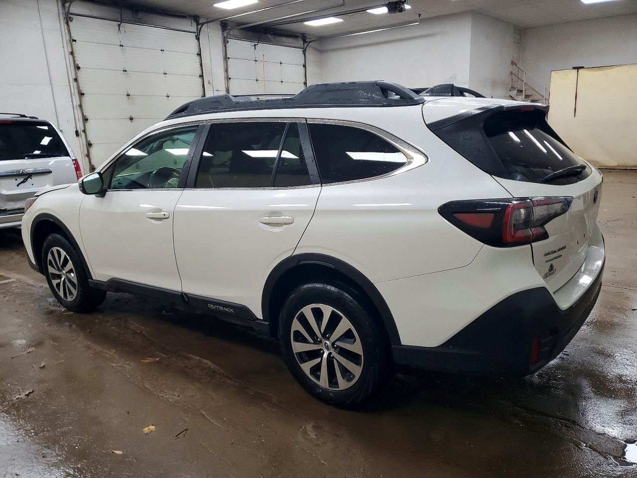 2022 Subaru Outback Premium - Фото 2