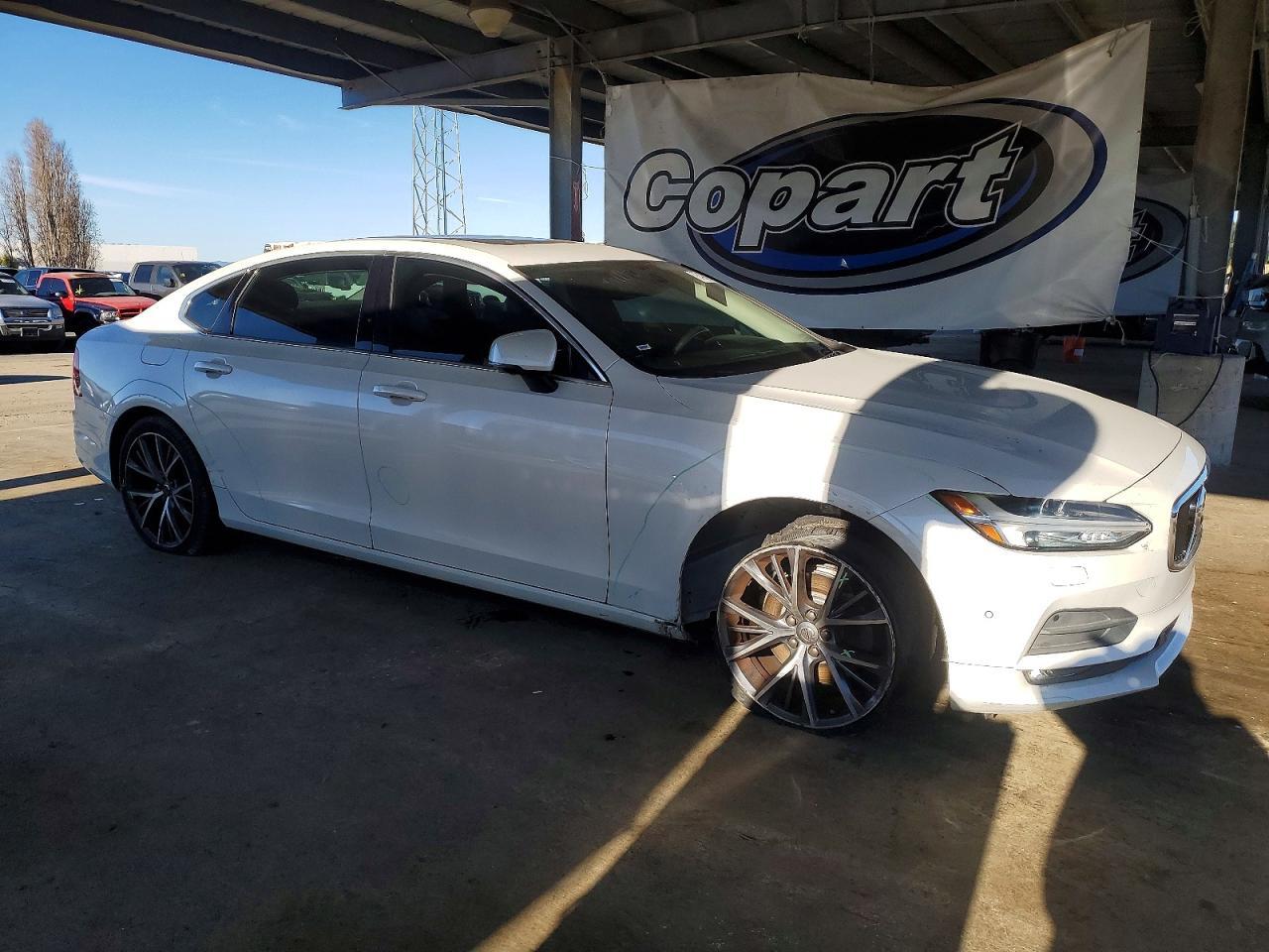 2018 Volvo S90 T5 Momentum - Фото 4